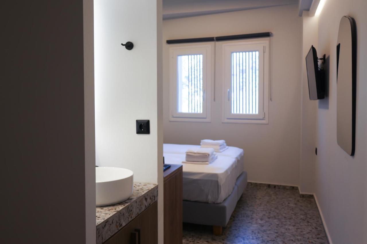 Uphill Unique Boutique Suites Skiathos Town Bagian luar foto