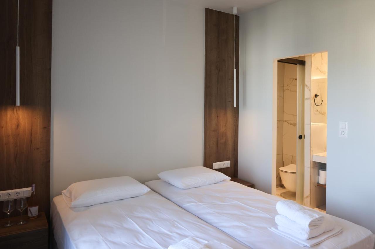 Uphill Unique Boutique Suites Skiathos Town Bagian luar foto