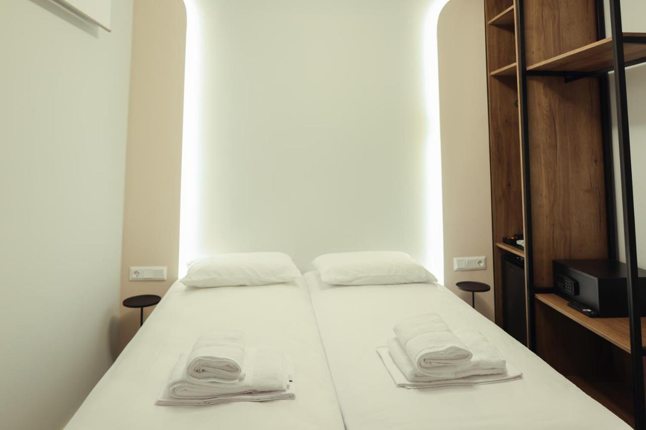 Uphill Unique Boutique Suites Skiathos Town Bagian luar foto