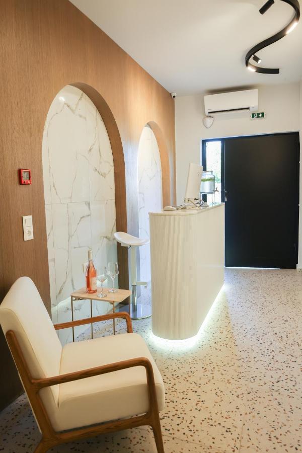 Uphill Unique Boutique Suites Skiathos Town Bagian luar foto