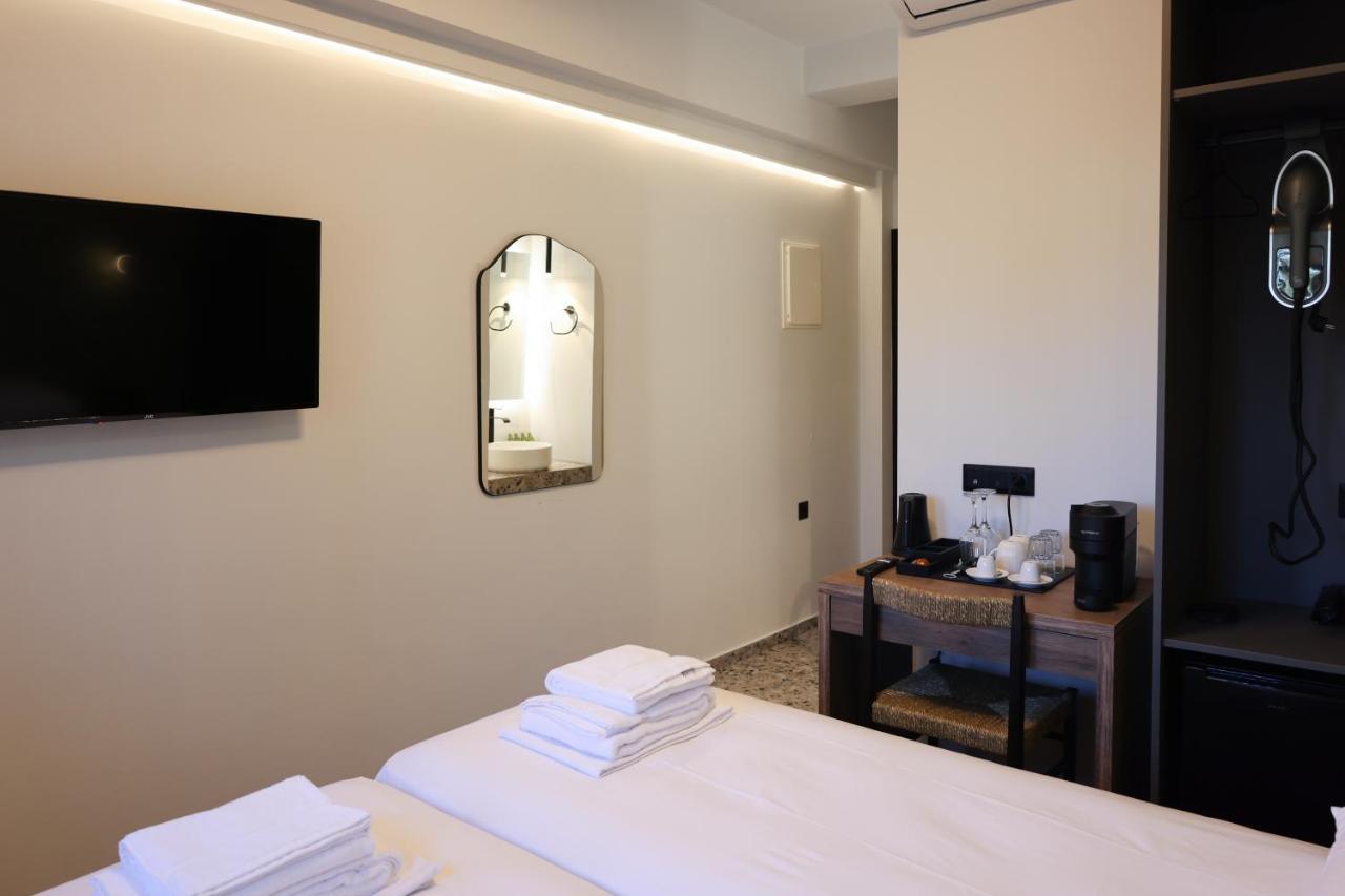 Uphill Unique Boutique Suites Skiathos Town Bagian luar foto