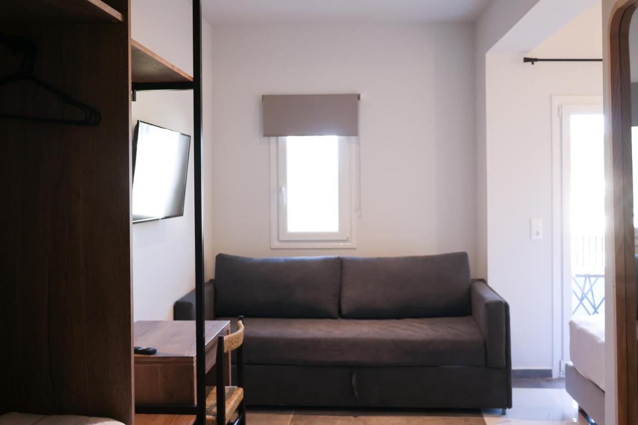 Uphill Unique Boutique Suites Skiathos Town Bagian luar foto