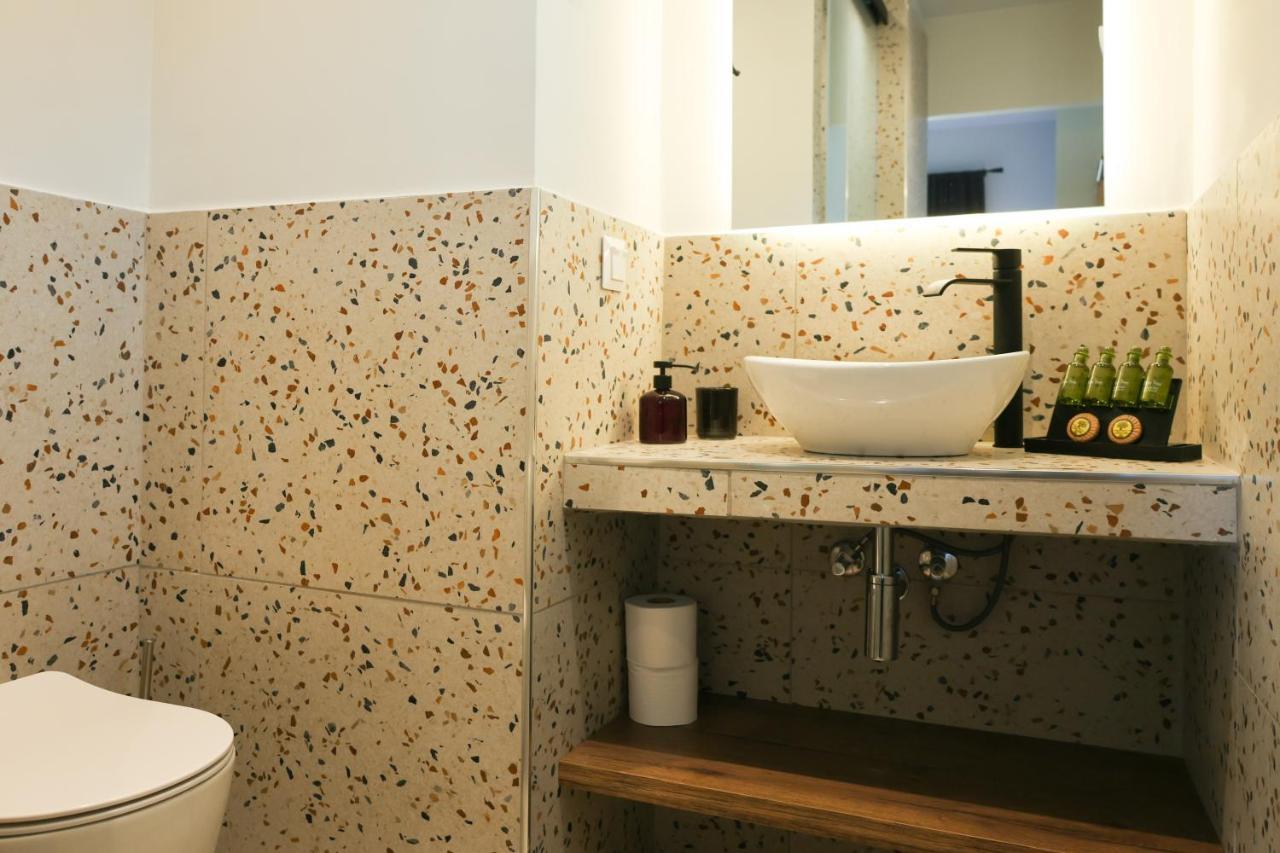 Uphill Unique Boutique Suites Skiathos Town Bagian luar foto