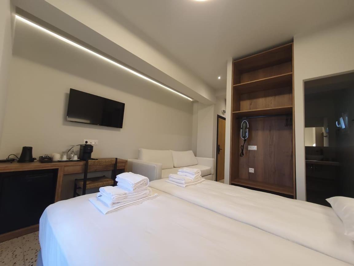 Uphill Unique Boutique Suites Skiathos Town Bagian luar foto