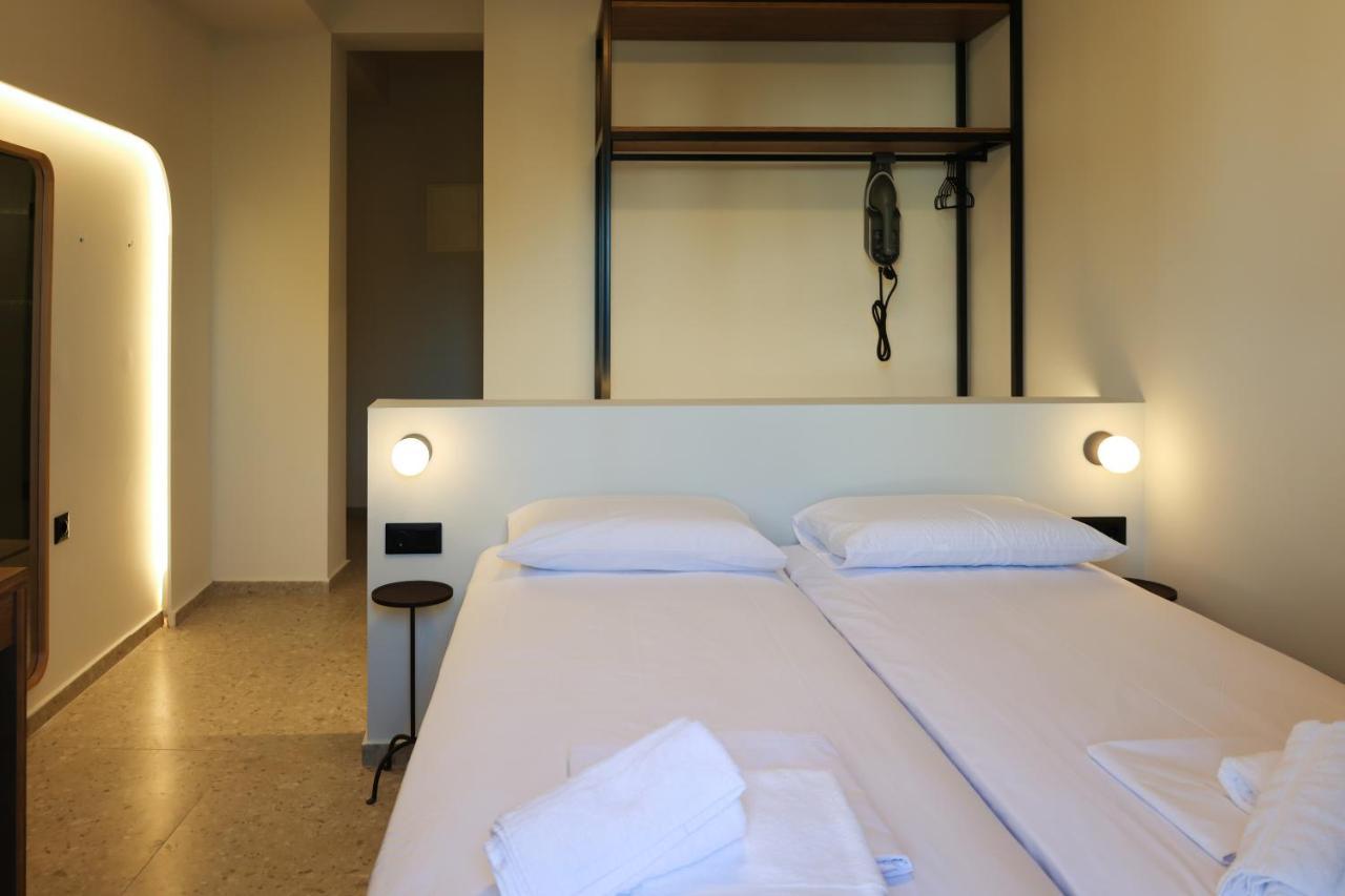 Uphill Unique Boutique Suites Skiathos Town Bagian luar foto